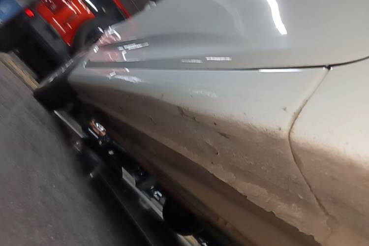 Used Hyundai Verna (older generation) 2014 1.4L Manual Smart GLS Trim Right Side Sill