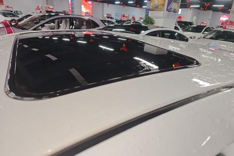 Used Hyundai Verna (older generation) 2014 1.4L Automatic Leading-Edge GLX Roof
