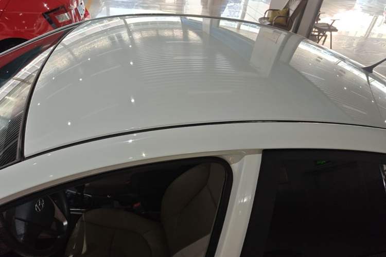 Used Hyundai Verna (older generation) 2014 1.4L Manual Smart GLS Trim Roof