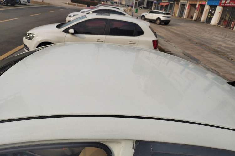 Used Hyundai Verna (older generation) 2014 1.4L Automatic Fashion GS Model Roof
