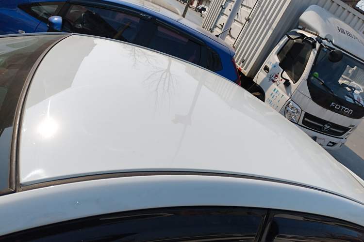 Used Hyundai Verna (older generation) 2014 1.4L Manual Smart GLS Trim Roof