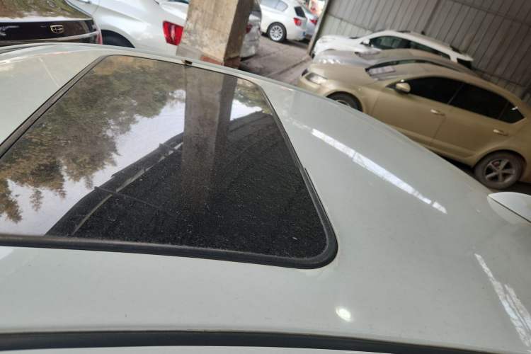 Used Hyundai Verna (older generation) 2014 1.4L Manual Top-Tier Model TOP Roof