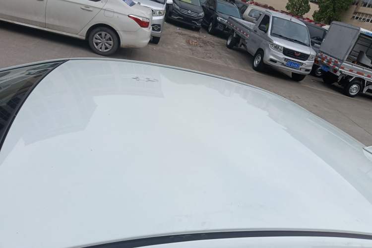 Used Hyundai Verna (older generation) 2014 1.4L Manual Smart GLS Trim Roof