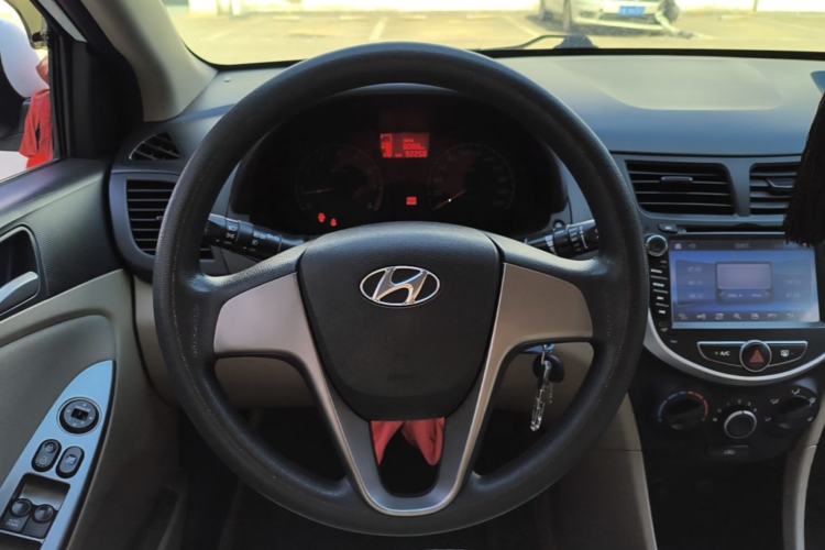Used Hyundai Verna (older generation) 2014 1.4L Manual Smart GLS Trim Steering Wheel