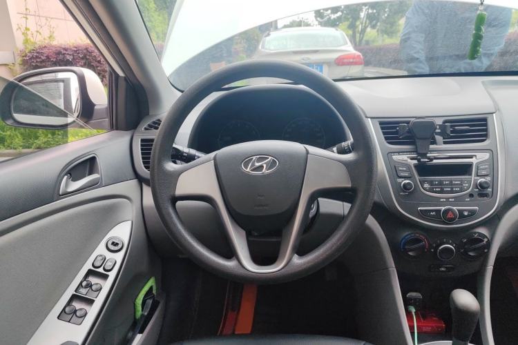 Used Hyundai Verna (older generation) 2014 1.4L Automatic Smart GLS Steering Wheel