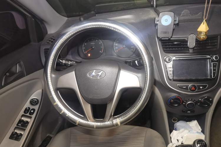 Used Hyundai Verna (older generation) 2014 1.4L Manual Smart GLS Trim Steering Wheel