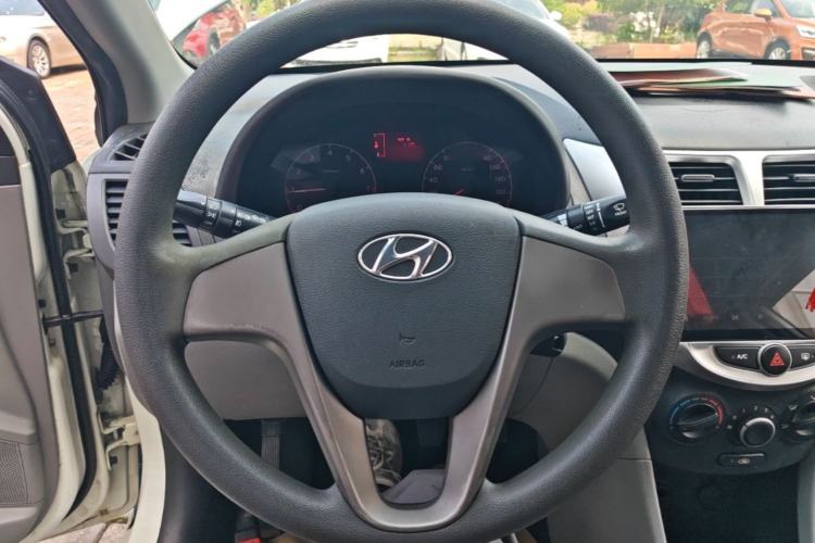 Used Hyundai Verna (older generation) 2014 1.4L Manual Smart GLS Trim Steering Wheel