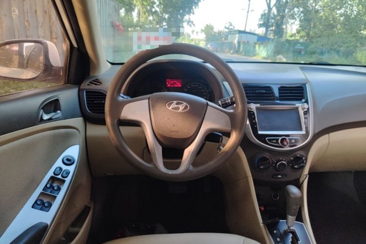 Used Hyundai Verna (older generation) 2014 1.4L Automatic Smart GLS Steering Wheel