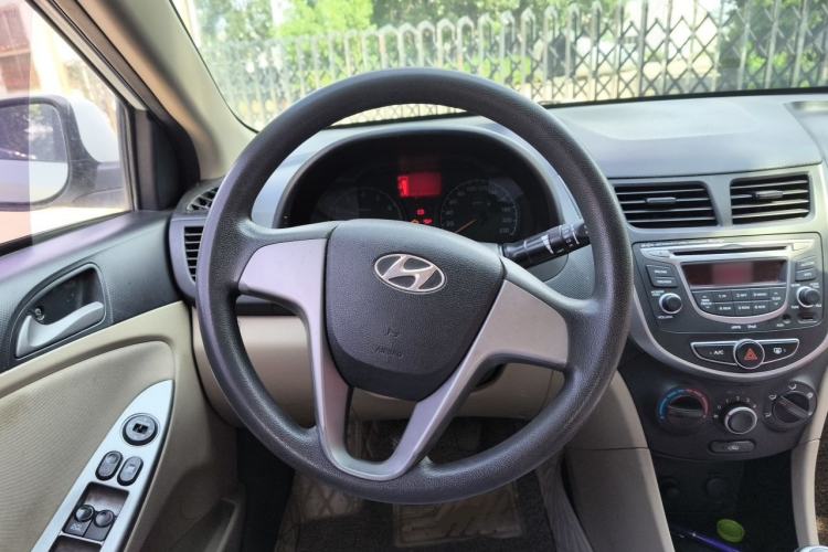 Used Hyundai Verna (older generation) 2014 1.4L Manual Smart GLS Trim Steering Wheel