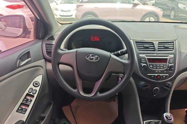 Used Hyundai Verna (older generation) 2014 1.4L Manual Smart GLS Trim Steering Wheel