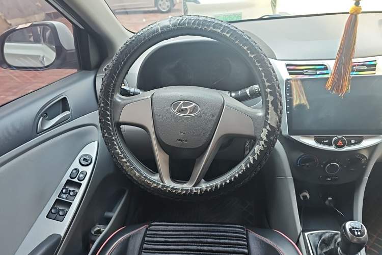 Used Hyundai Verna (older generation) 2014 1.4L Manual Smart GLS Trim Steering Wheel