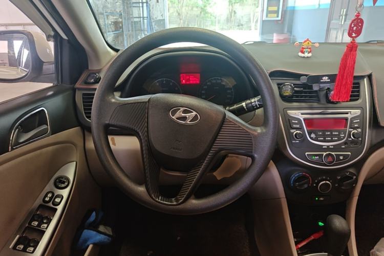 Used Hyundai Verna (older generation) 2014 1.4L Automatic Smart GLS Steering Wheel