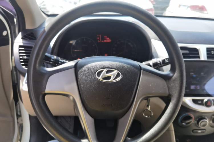Used Hyundai Verna (older generation) 2014 1.4L Manual Smart GLS Trim Steering Wheel