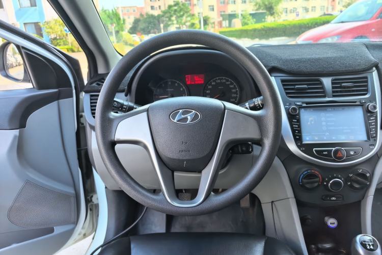 Used Hyundai Verna (older generation) 2014 1.4L Manual Smart GLS Trim Steering Wheel