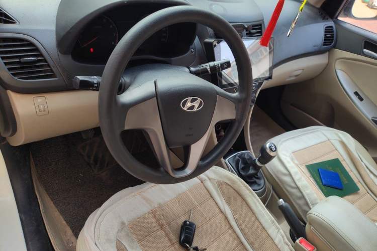 Used Hyundai Verna (older generation) 2014 1.4L Manual Smart GLS Trim Steering Wheel