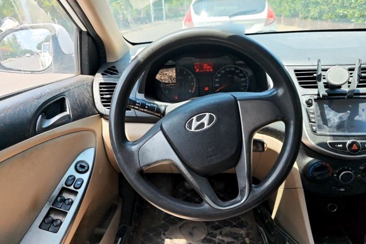 Used Hyundai Verna (older generation) 2014 1.4L Manual Smart GLS Trim Steering Wheel