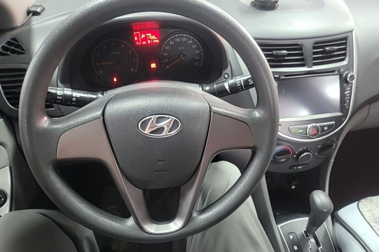 Used Hyundai Verna (older generation) 2014 1.4L Automatic Smart GLS Steering Wheel