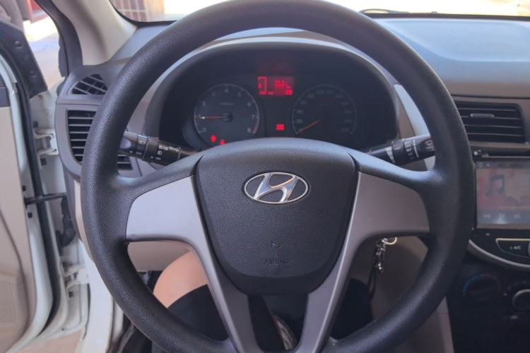 Used Hyundai Verna (older generation) 2014 1.4L Manual Smart GLS Trim Steering Wheel