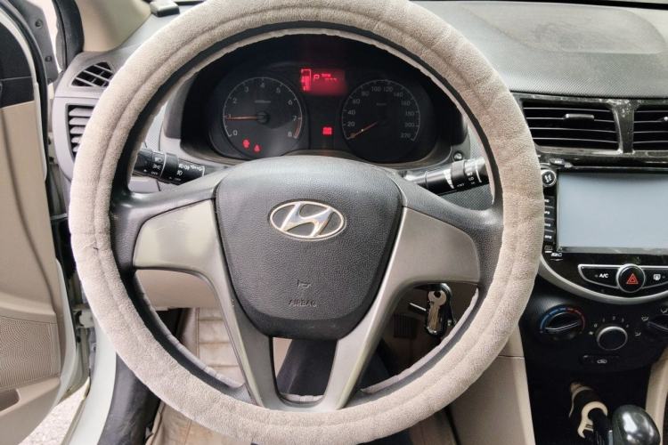 Used Hyundai Verna (older generation) 2014 1.4L Automatic Smart GLS Steering Wheel