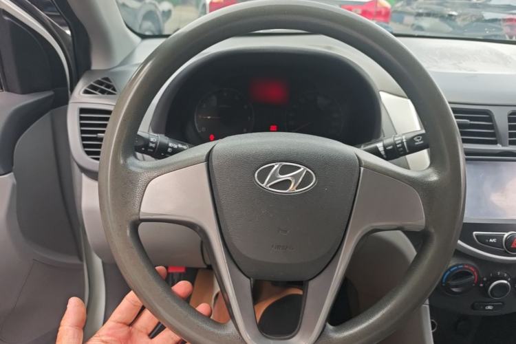 Used Hyundai Verna (older generation) 2014 1.4L Manual Smart GLS Trim Steering Wheel