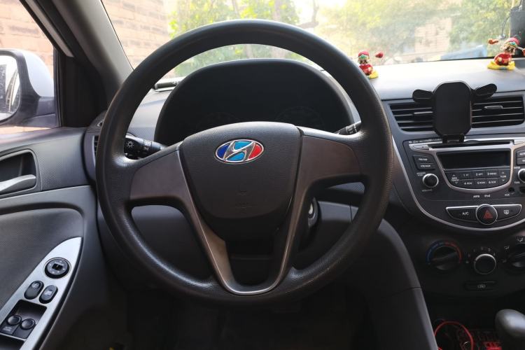 Used Hyundai Verna (older generation) 2014 1.4L Automatic Fashion GS Model Steering Wheel