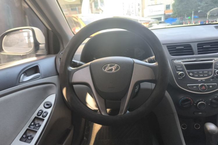 Used Hyundai Verna (older generation) 2014 1.4L Automatic Smart GLS Steering Wheel