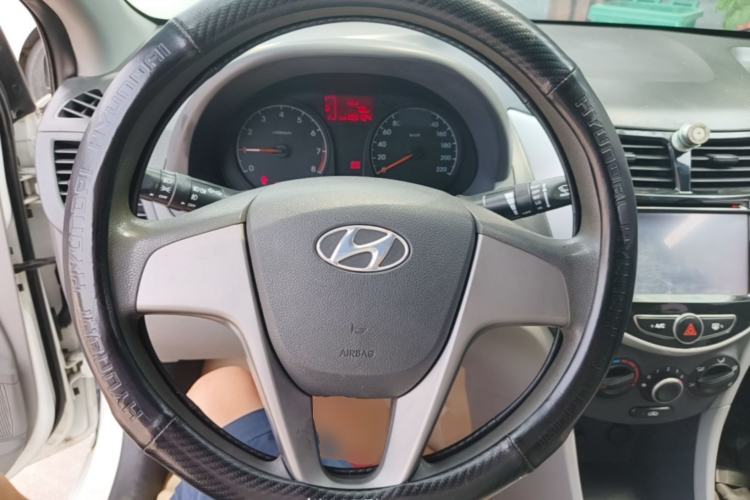 Used Hyundai Verna (older generation) 2014 1.4L Manual Smart GLS Trim Steering Wheel