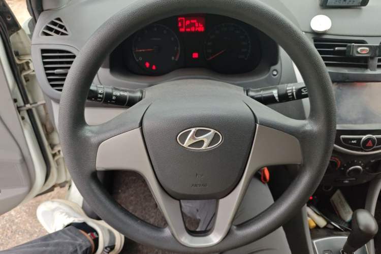 Used Hyundai Verna (older generation) 2014 1.4L Automatic Smart GLS Steering Wheel