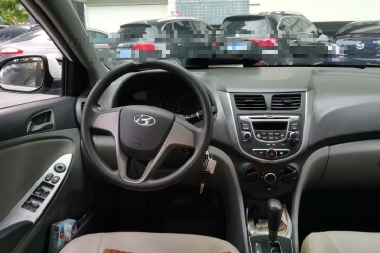 Used Hyundai Verna (older generation) 2014 1.4L Automatic Smart GLS Steering Wheel