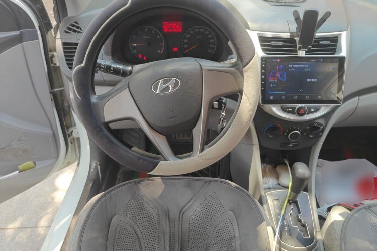 Used Hyundai Verna (older generation) 2014 1.4L Automatic Smart GLS Steering Wheel