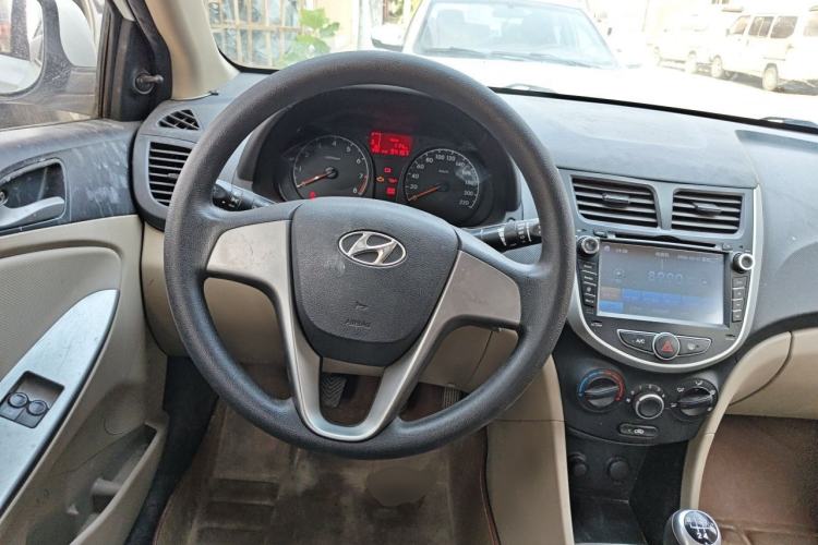 Used Hyundai Verna (older generation) 2014 1.4L Manual Fashion GS Model Steering Wheel