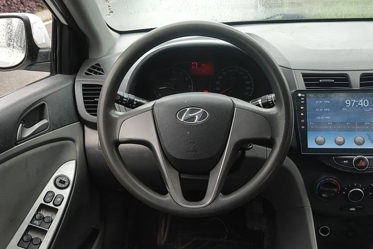 Used Hyundai Verna (older generation) 2014 1.4L Manual Fashion GS Model Steering Wheel