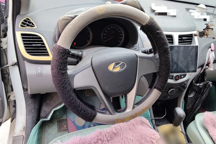 Used Hyundai Verna (older generation) 2014 1.4L Automatic Leading-Edge GLX Steering Wheel