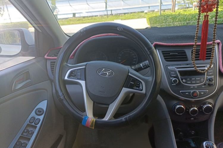 Used Hyundai Verna (older generation) 2014 1.4L Manual Smart GLS Trim Steering Wheel