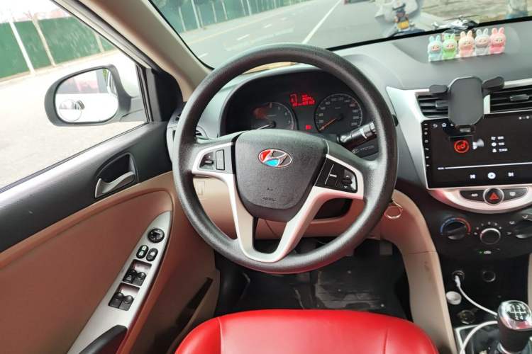 Used Hyundai Verna (older generation) 2014 1.4L Manual Smart GLS Trim Steering Wheel