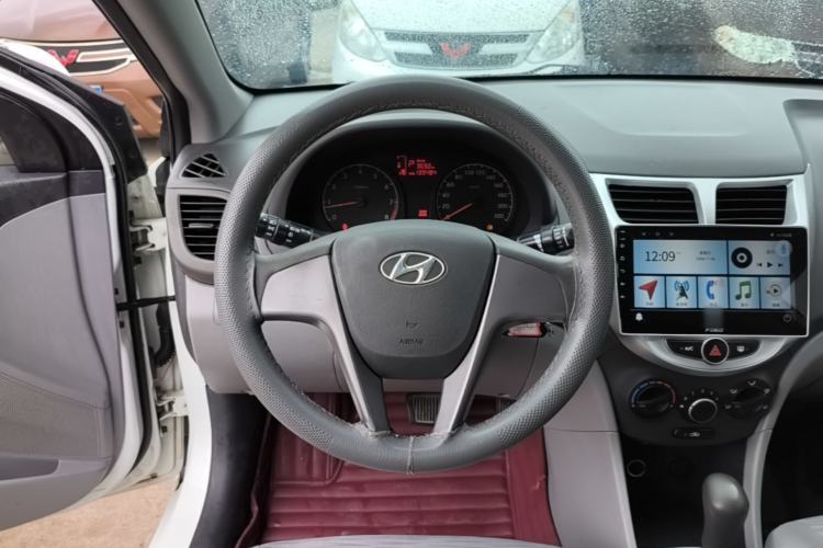 Used Hyundai Verna (older generation) 2014 1.4L Automatic Smart GLS Steering Wheel