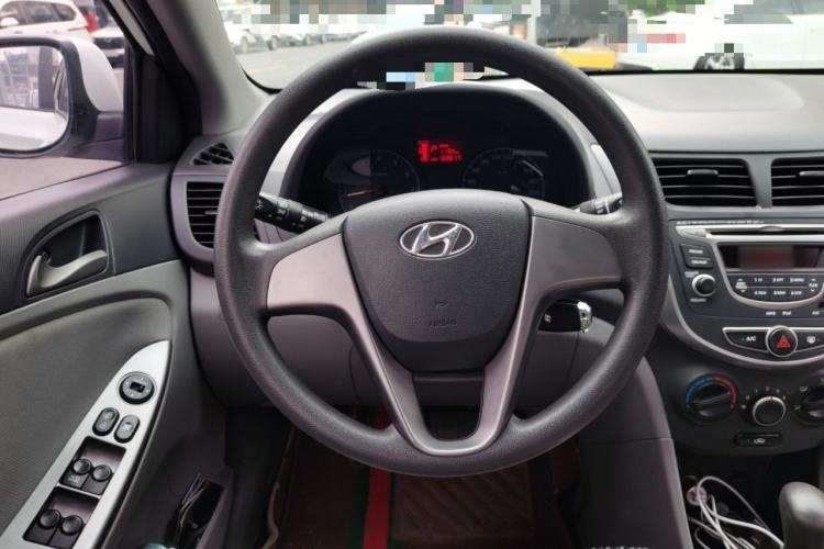 Used Hyundai Verna (older generation) 2014 1.4L Automatic Smart GLS Steering Wheel