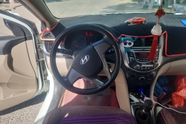 Used Hyundai Verna (older generation) 2014 1.4L Manual Smart GLS Trim Steering Wheel