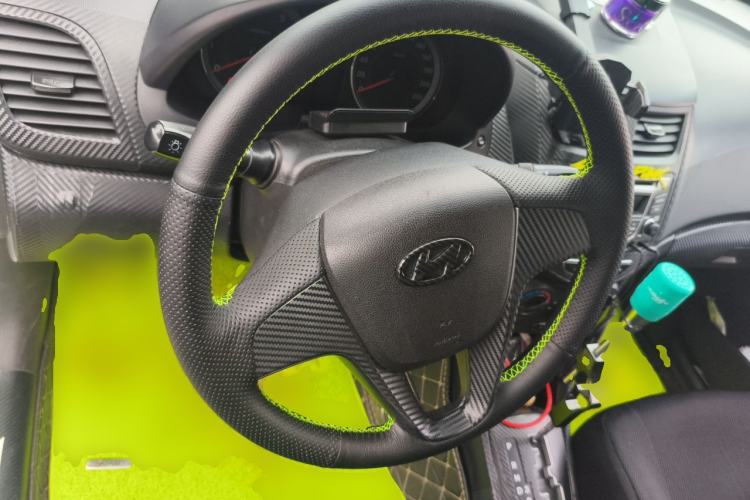 Used Hyundai Verna (older generation) 2014 1.4L Automatic Leading-Edge GLX Steering Wheel