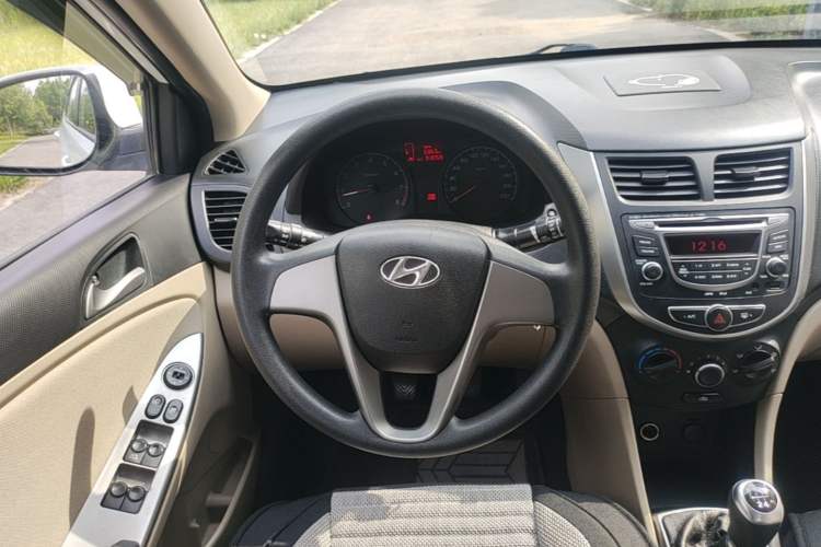Used Hyundai Verna (older generation) 2014 1.4L Manual Smart GLS Trim Steering Wheel