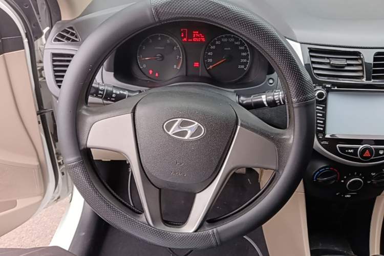 Used Hyundai Verna (older generation) 2014 1.4L Manual Smart GLS Trim Steering Wheel