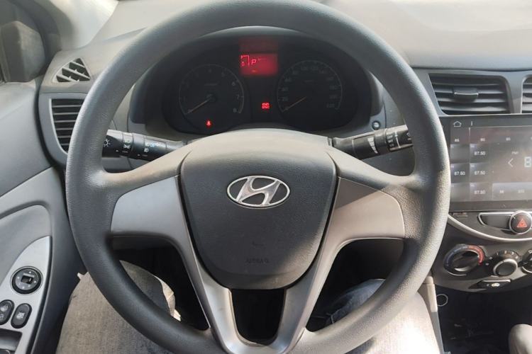 Used Hyundai Verna (older generation) 2014 1.4L Automatic Smart GLS Steering Wheel