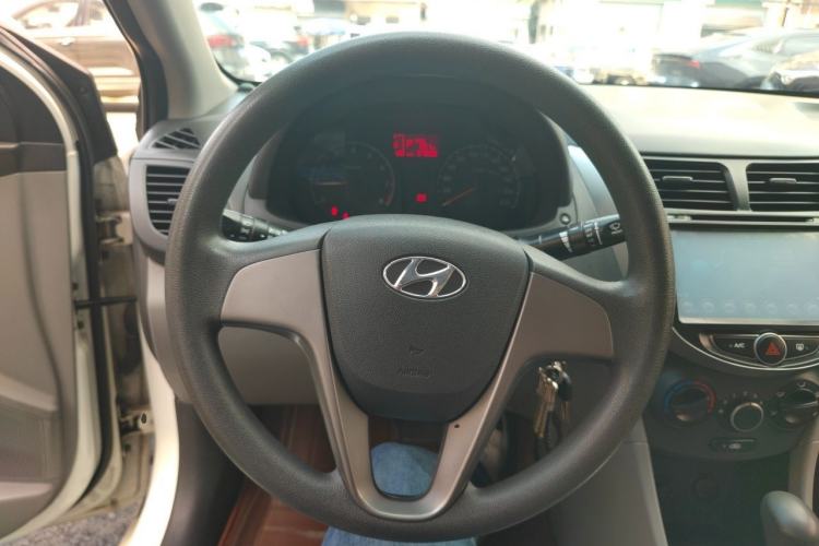 Used Hyundai Verna (older generation) 2014 1.4L Automatic Smart GLS Steering Wheel