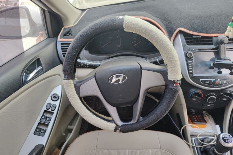 Used Hyundai Verna (older generation) 2014 1.4L Manual Smart GLS Trim Steering Wheel