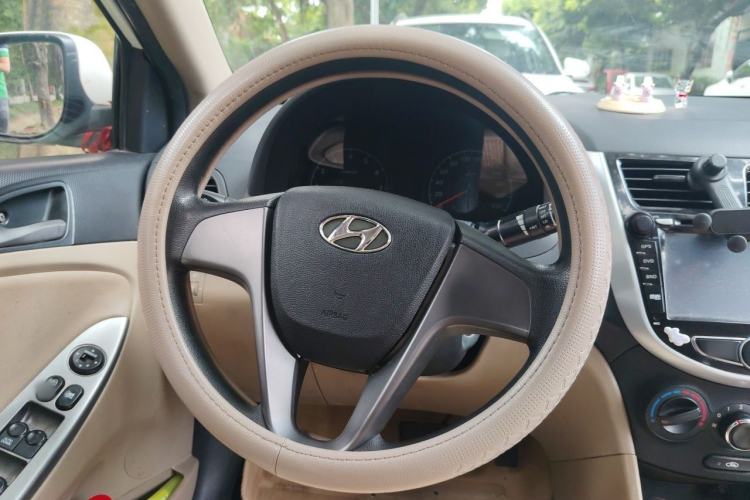 Used Hyundai Verna (older generation) 2014 1.4L Automatic Smart GLS Steering Wheel