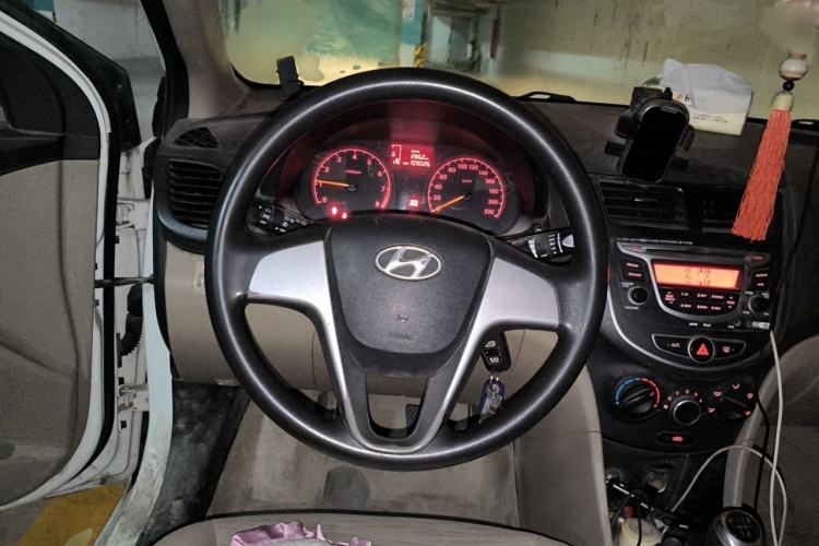 Used Hyundai Verna (older generation) 2014 1.4L Manual Smart GLS Trim Steering Wheel