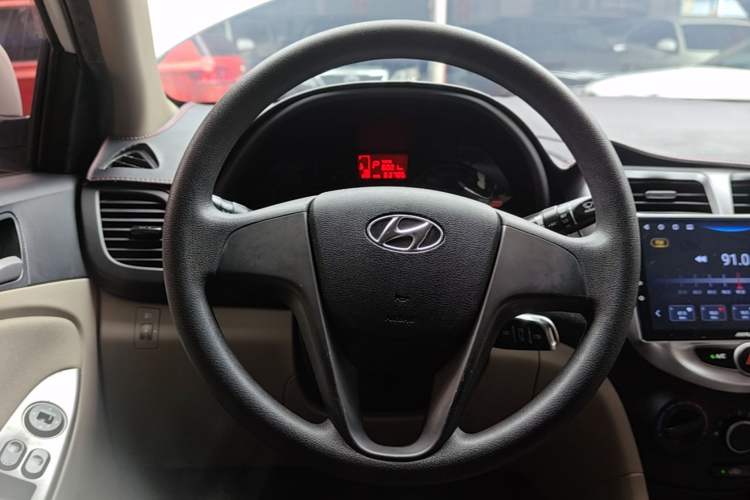 Used Hyundai Verna (older generation) 2014 1.4L Automatic Smart GLS Steering Wheel