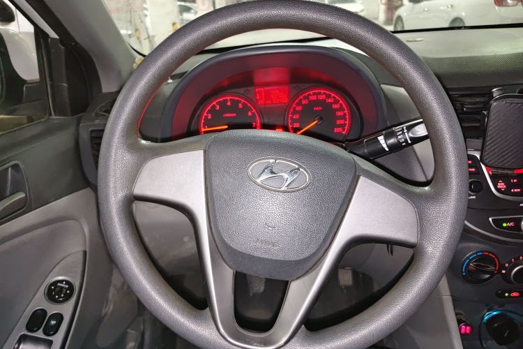 Used Hyundai Verna (older generation) 2014 1.4L Manual Smart GLS Trim Steering Wheel