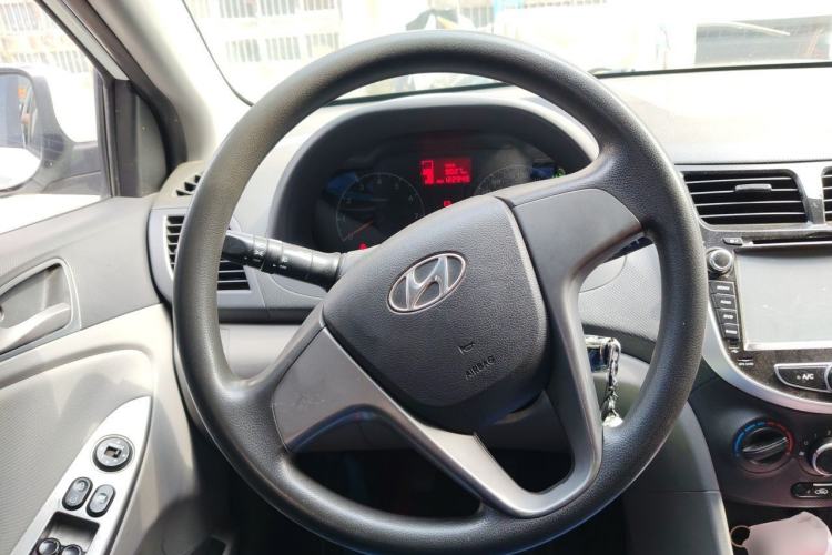 Used Hyundai Verna (older generation) 2014 1.4L Manual Smart GLS Trim Steering Wheel