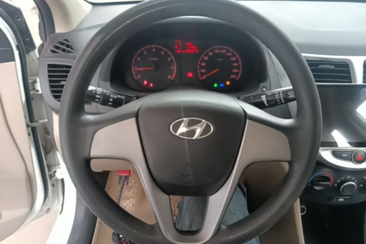 Used Hyundai Verna (older generation) 2014 1.4L Manual Smart GLS Trim Steering Wheel